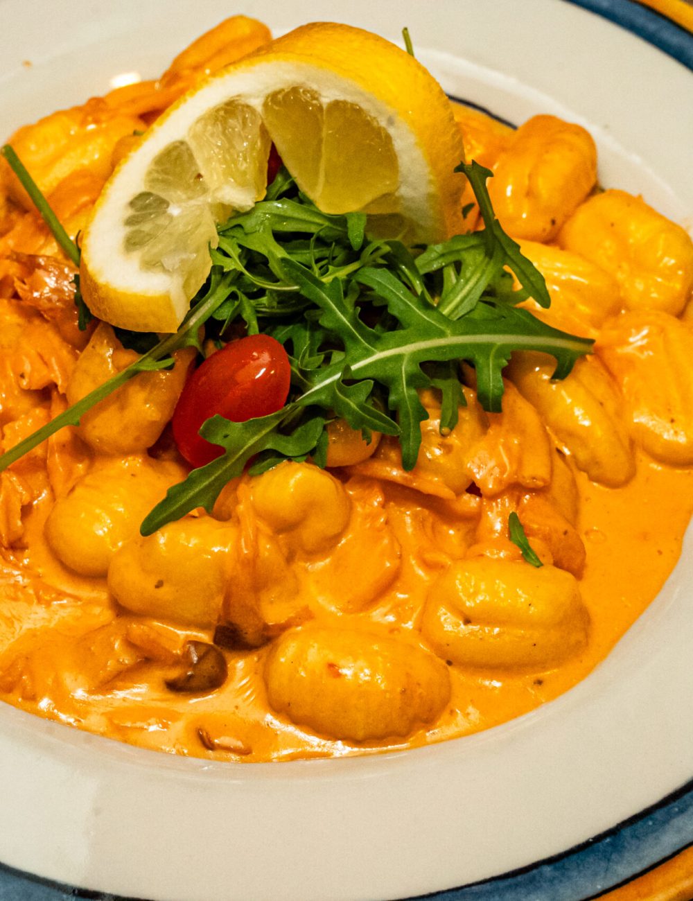Gnocchi à la sauce rosée servis chez Piccolo Caratello